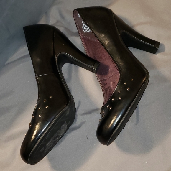 L. E. I. Heels free with another purchase! - Picture 3 of 10